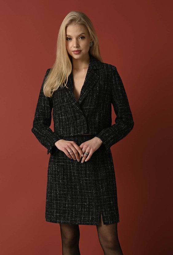 Krótka marynarka o pudełkowym kroju