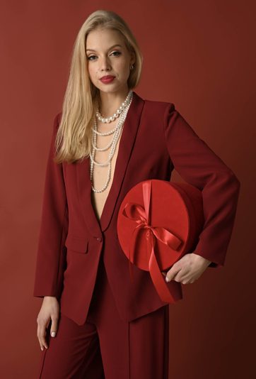 Marynarka w bordowym kolorze