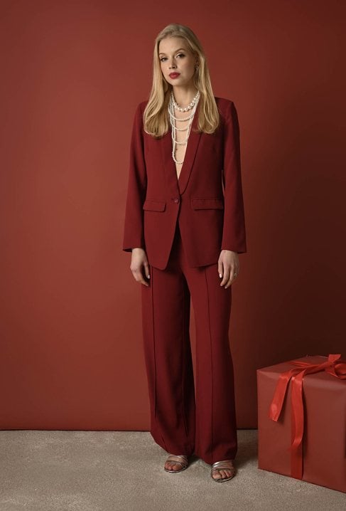 Marynarka w bordowym kolorze