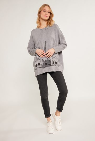 Sweter z dżetowym wzorem w koty