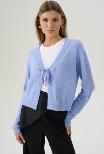 Puszysty sweter z wiązaniem