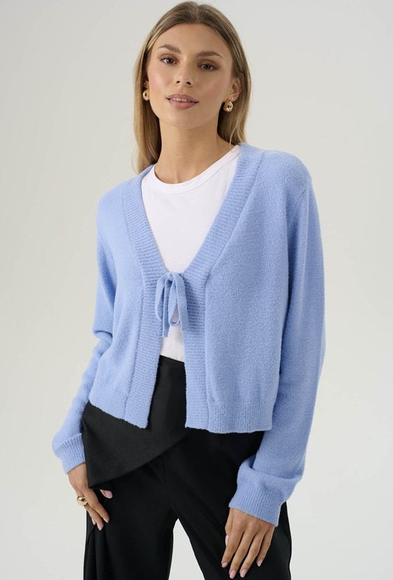 Puszysty sweter z wiązaniem