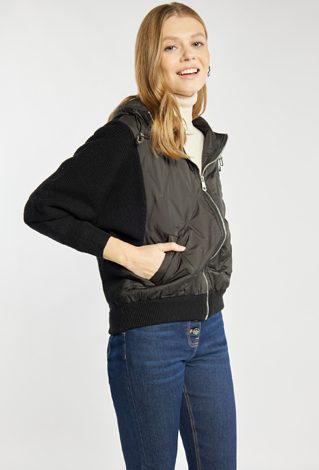 Pikowana kurtka z kapturem