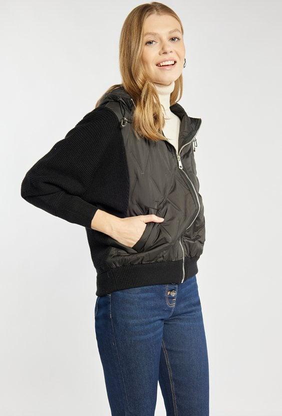 Pikowana kurtka z kapturem