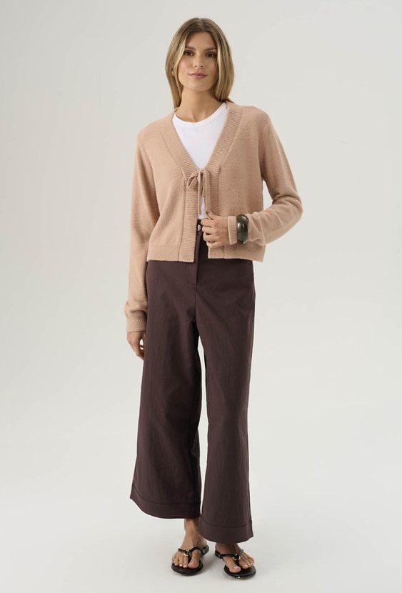 Puszysty sweter z wiązaniem