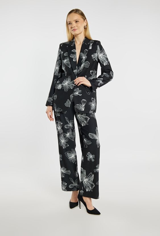 Czarna marynarka z wzorem