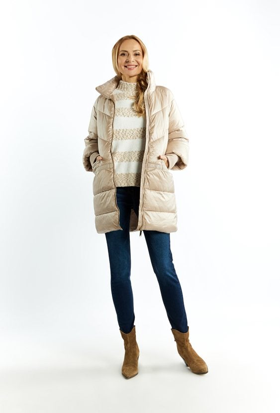 Pikowany płaszcz z tasiemką