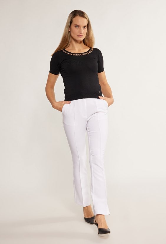 Sweter damski z ozdobną aplikacją