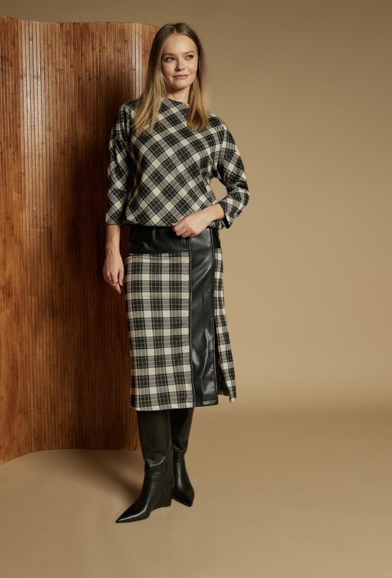Bluza w klasyczny wzór w kratę