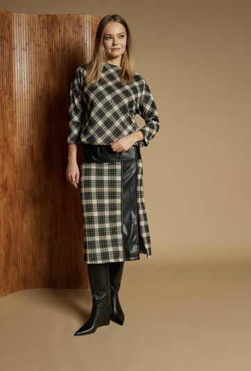 Bluza w klasyczny wzór w kratę