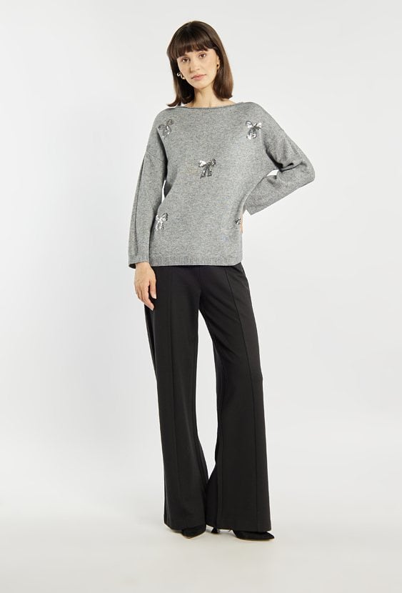 Sweter z cekinowymi kokardkami