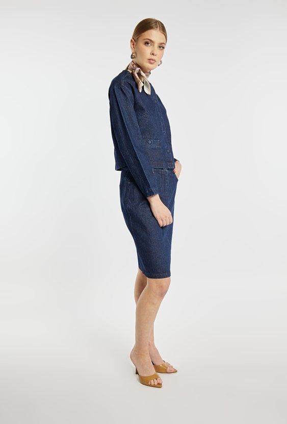 Jeansowa spódnica z subtelnym połyskiem