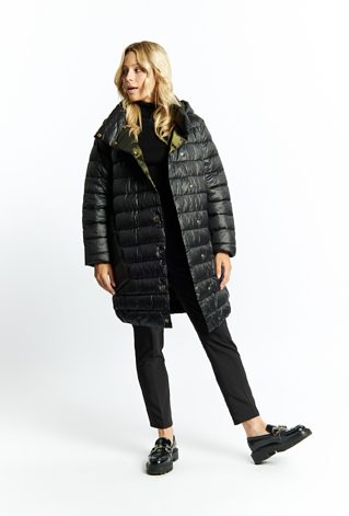 Pikowany płaszcz z kapturem