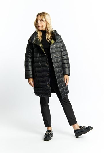 Pikowany płaszcz z kapturem