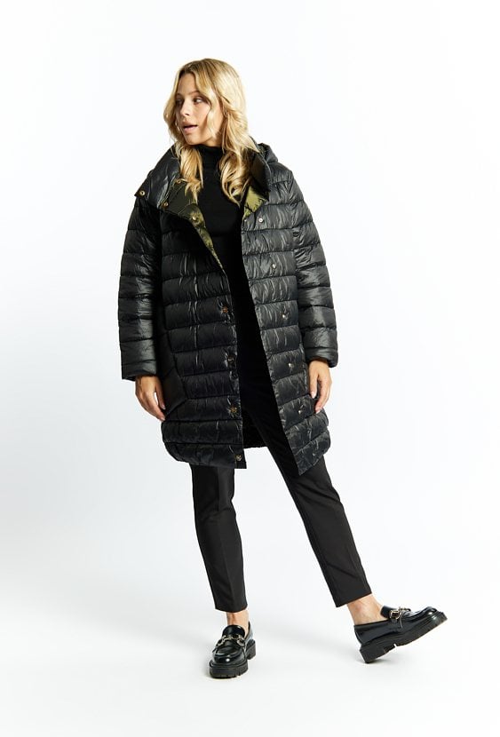 Pikowany płaszcz z kapturem