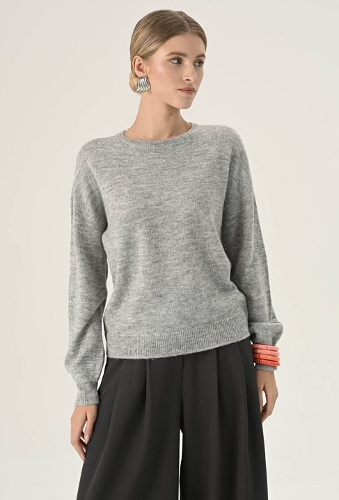 Szary klasyczny sweter z dodatkiem wełny