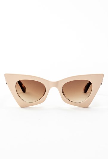 Okulary przeciwsłoneczne o modnym kształcie