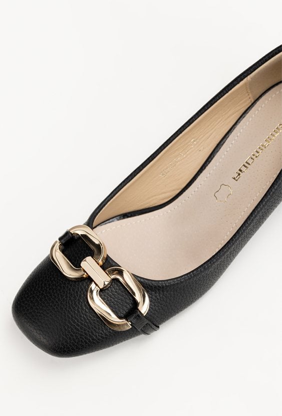 Czarne czółenka z ozdobną aplikacją CELLO