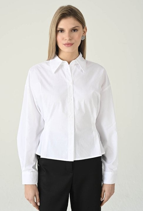 Biała koszula damska z kołnierzykiem