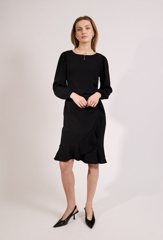 Elegancka sukienka z falbaną