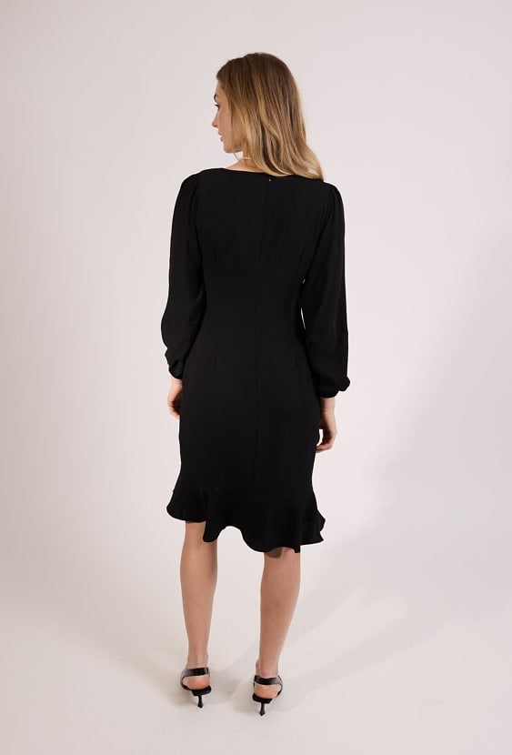 Elegancka sukienka z falbaną