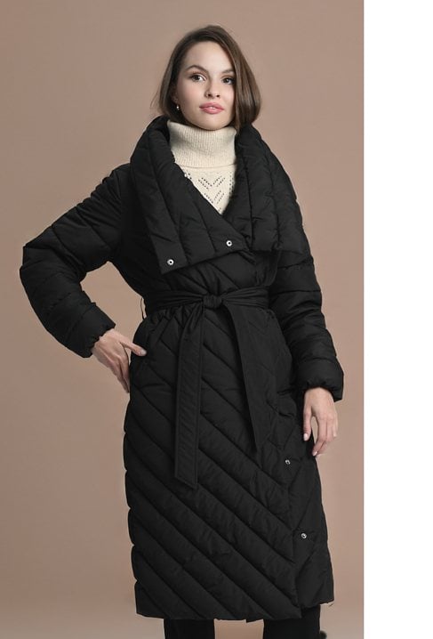 Pikowany płaszcz o klasycznym kroju