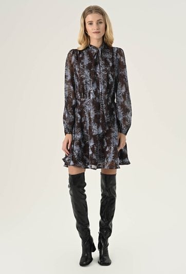 Mini sukienka z ozdobną szarfą