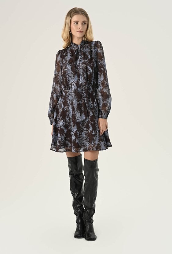 Mini sukienka z ozdobną szarfą