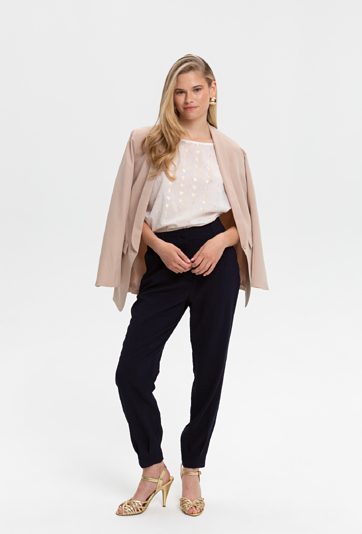 Delikatna bluzka z wzorem w serca