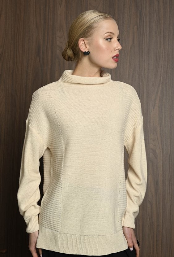 Śmietankowy golf z domieszką wełny