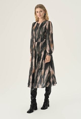 Sukienka z delikatnie transparentnej tkaniny