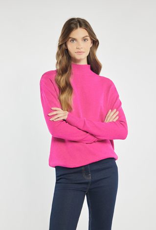 Sweter o prostym kroju