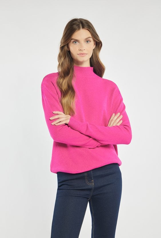 Sweter o prostym kroju