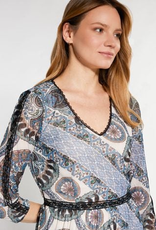 Sukienka w różnorodny wzór