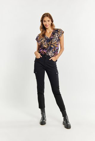 Materiałowe spodnie z kieszeniami