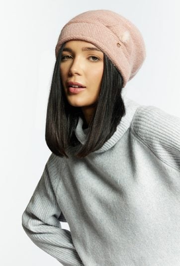 Czapka damska z pomponem