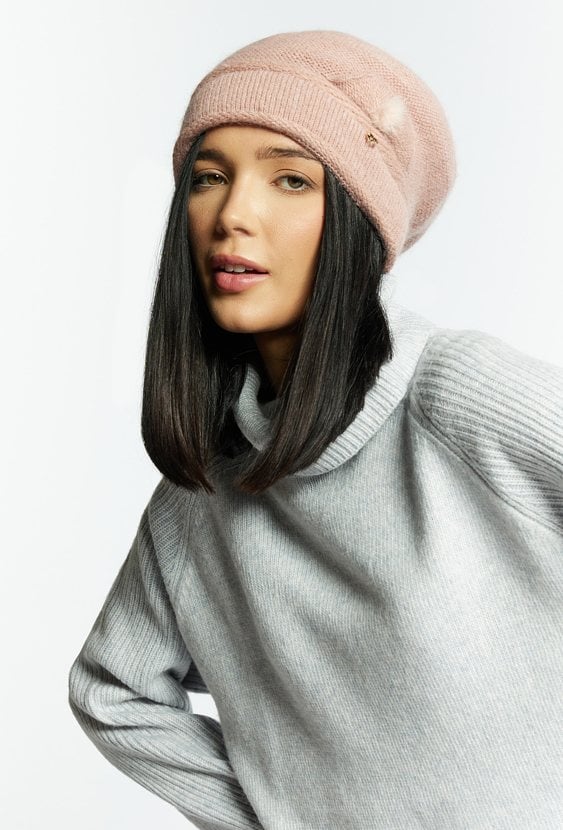 Czapka damska z pomponem