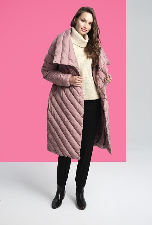 Pikowany płaszcz o klasycznym kroju