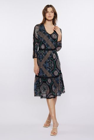 Sukienka w różnorodny wzór