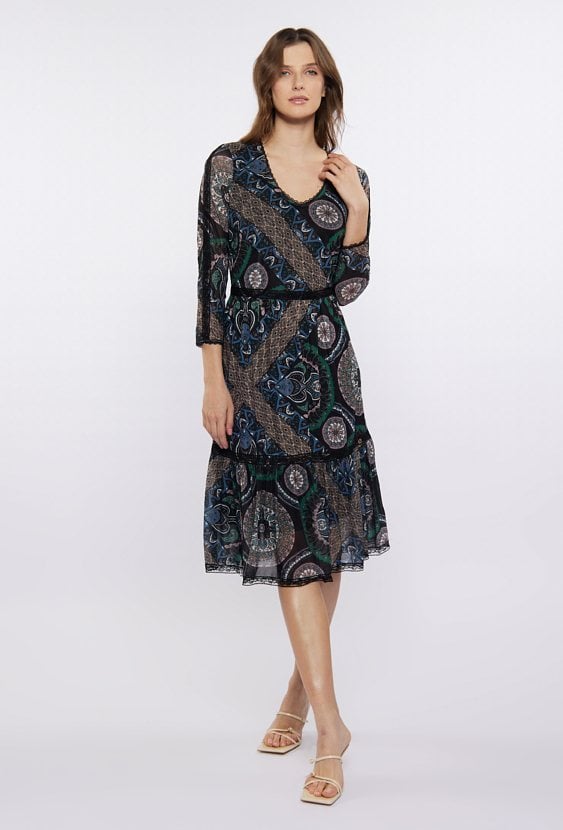 Sukienka w różnorodny wzór