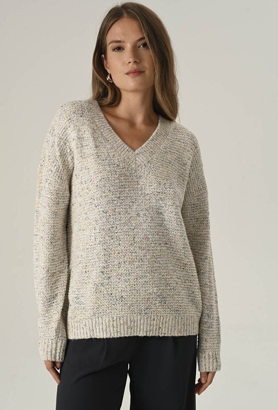 Beżowy sweter z dodatkiem wełny