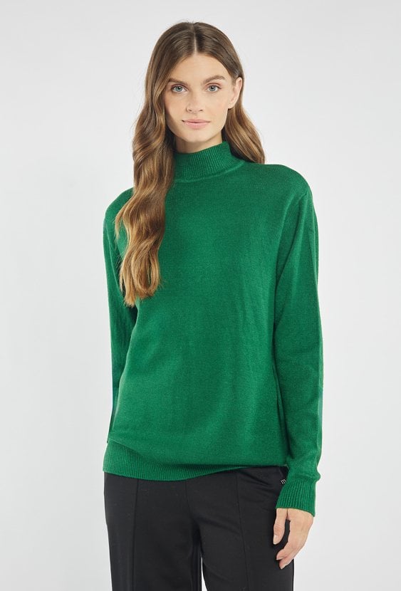 Sweter o prostym kroju