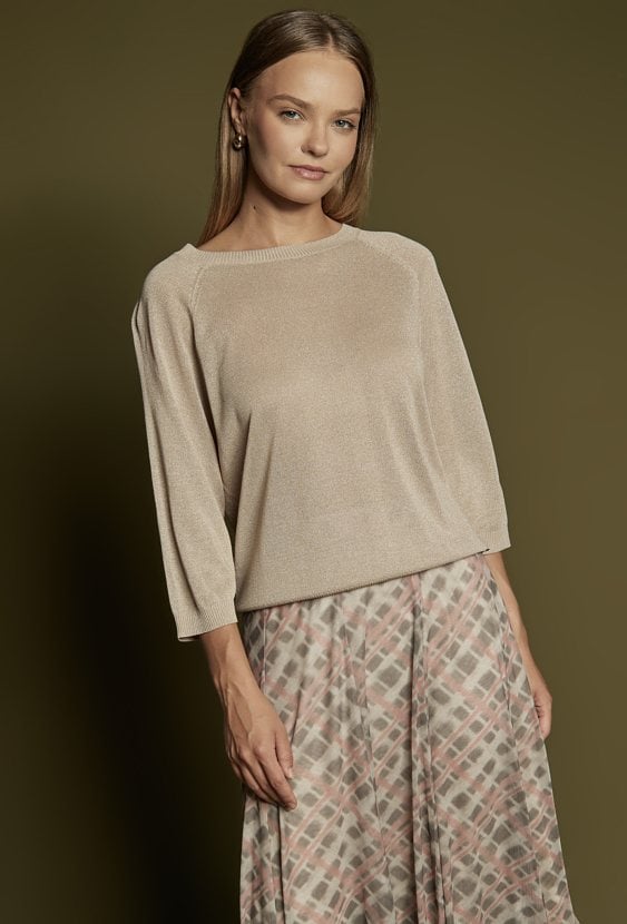 Elegancki sweter z lekkim połyskiem