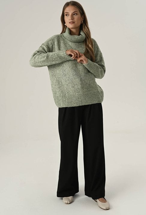 Zielony golf z dodatkiem wełny