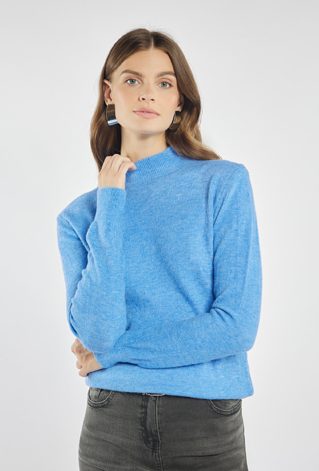 Sweter o prostym kroju