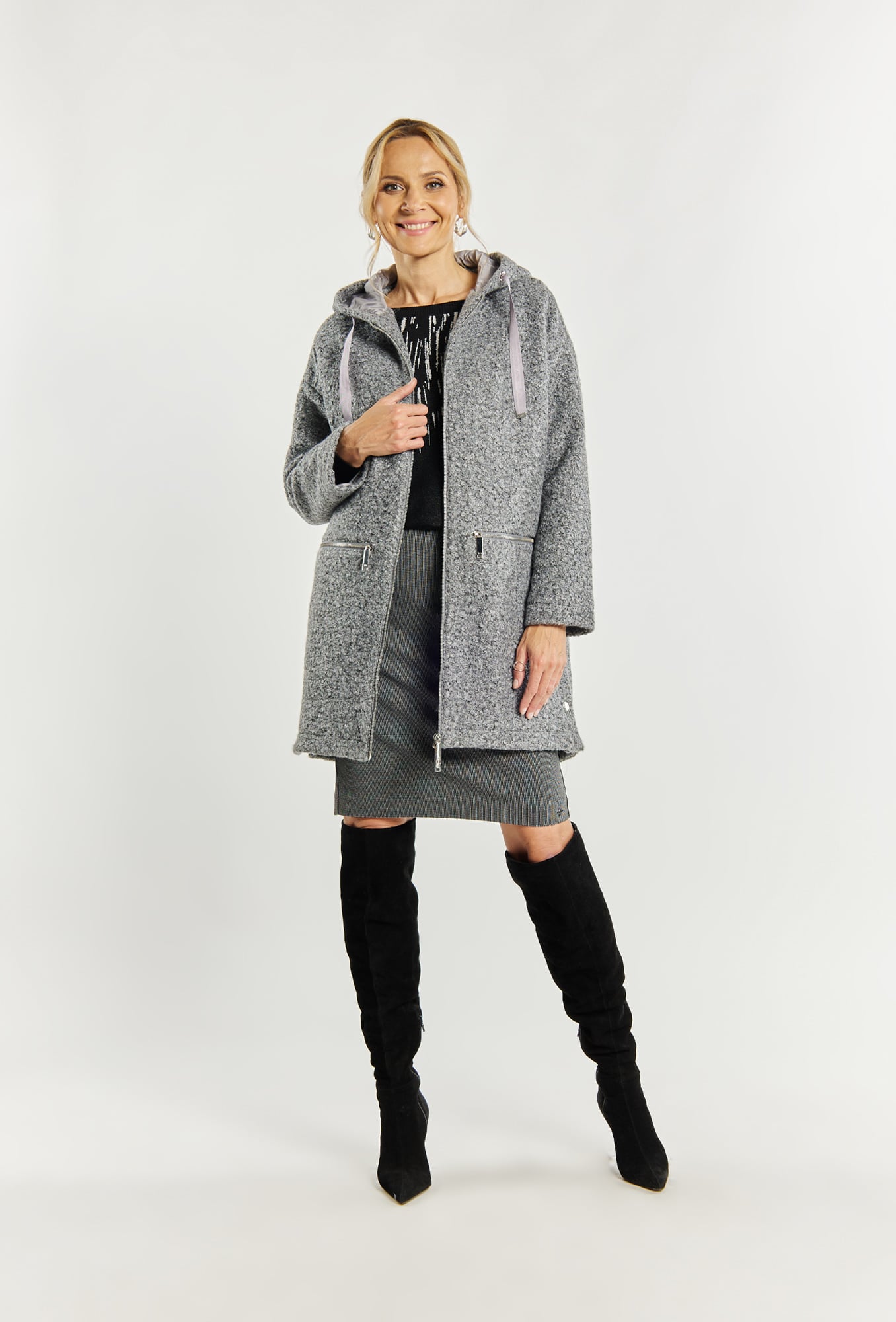 Płaszcz damski z kapturem