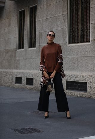 Sweter damski z małymi dżetami