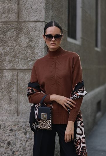 Sweter damski z małymi dżetami