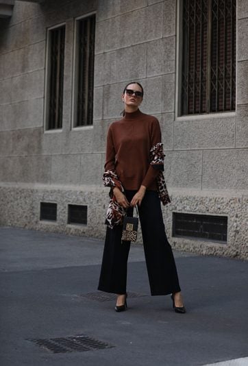 Sweter damski z małymi dżetami