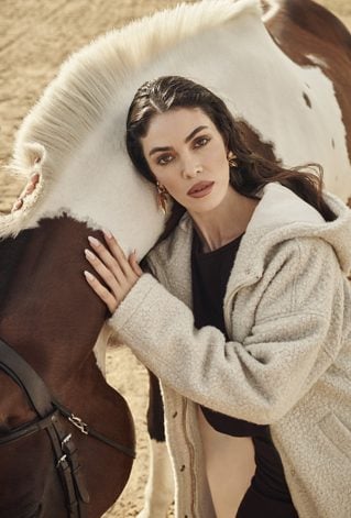 Płaszcz damski z kapturem